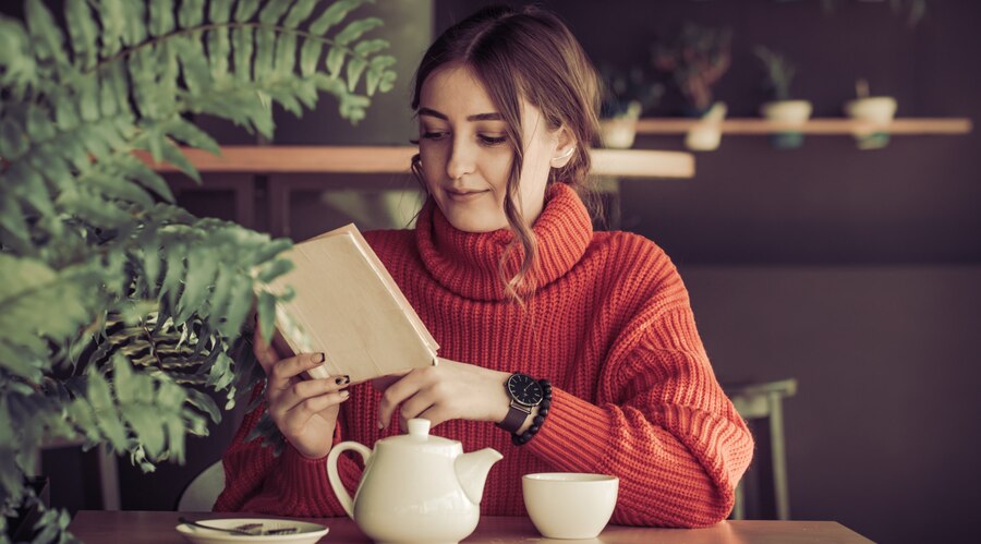 Winter Reading List: 10 Cosy Books for UK Teen Girls to Curl Up with This Holiday Season